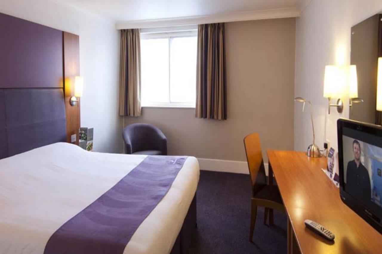 Premier Inn Portsmouth North Harbour Bagian luar foto