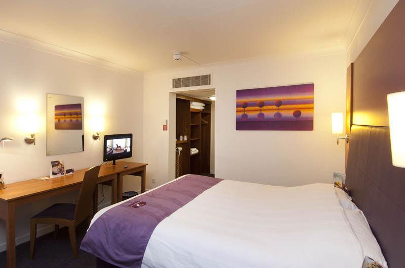 Premier Inn Portsmouth North Harbour Bagian luar foto